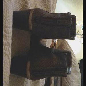 Jennifer Lopez slight heel dress shoes/boots